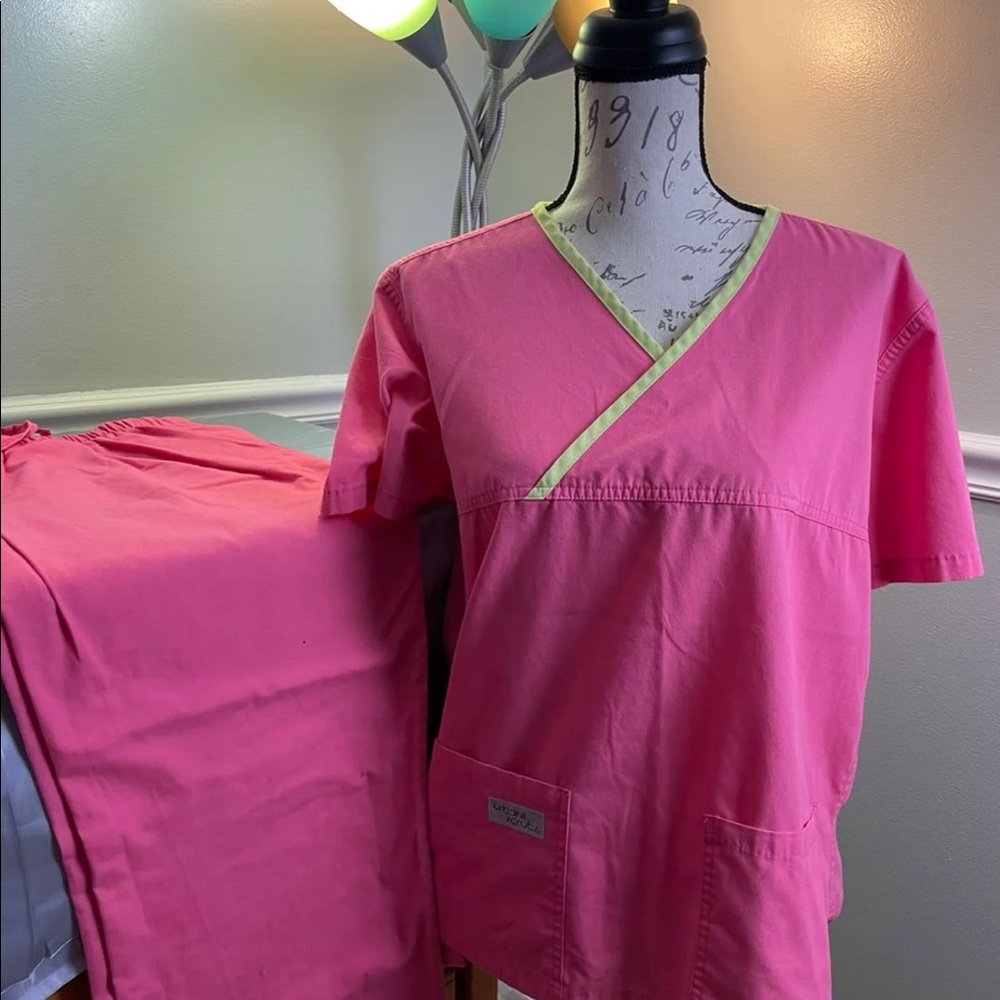 Medium bubble gum pink scrub set